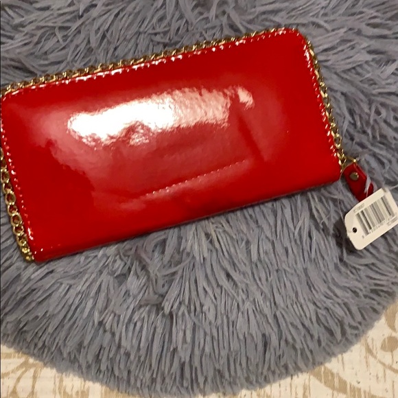 Red wallet with gold chain design - Picture 4 of 5